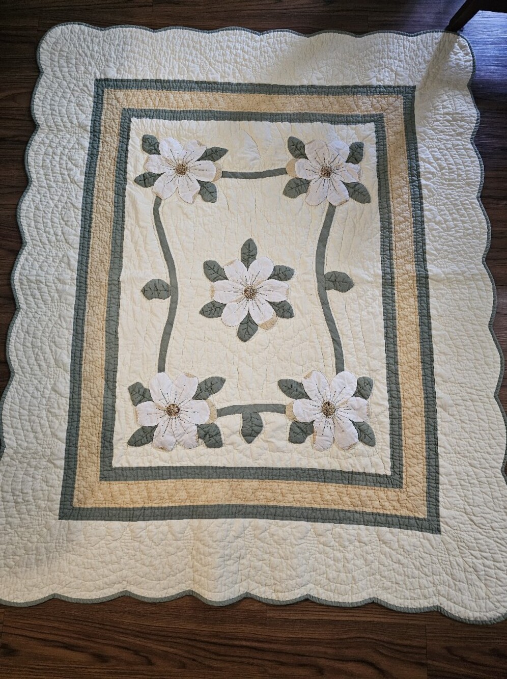 Donna Sharp Magnolia Throw Quilt